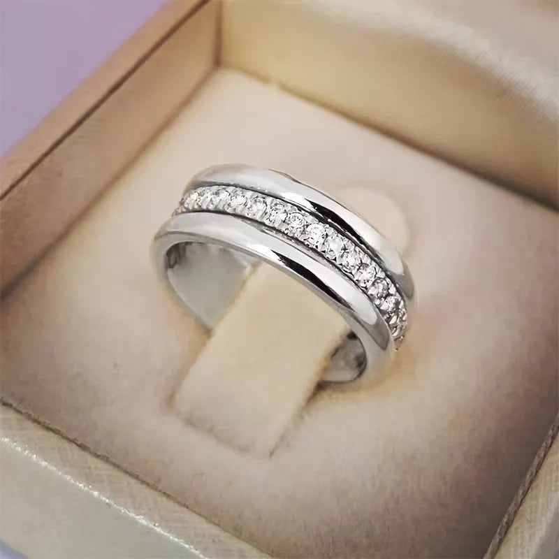 Nadia | Damenring mit glitzernden Zirkonia-Steinen